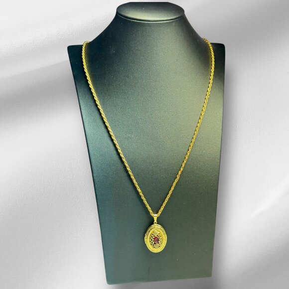 Gold Tone Chain Necklace Oval Photo Locket and Red Stone Marked ADF - Picture 2 of 9